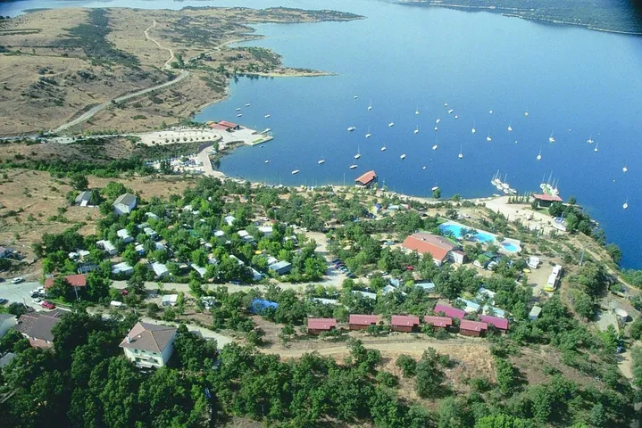 Camping para 4 personas, con vistas y vistas al lago además de piscina y terraza - 1