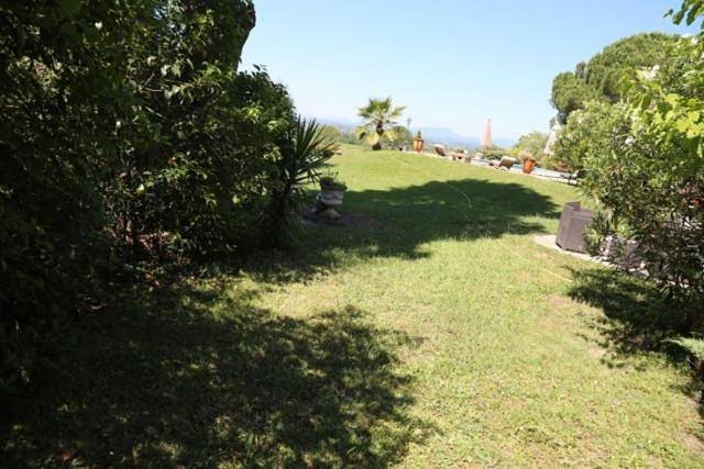 Location de vacances pour 5 personnes, avec Terrasse ainsi que Jardin et Piscine à Lédignan