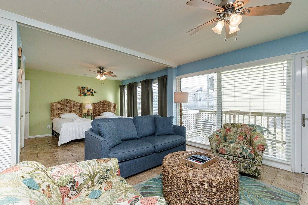 Ganze Wohnung, Prime Beachfront Location with Stunning Views, Pool, Hot Tub & Pickleball in North Padre Island, Corpus Christi