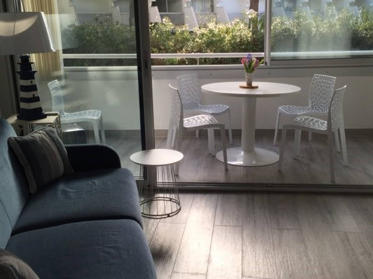 Entire apartment, 2-room cabin apartment with air conditioning for 4 in Grau du Roi with parking in Port Camargue, Le Grau-du-Roi