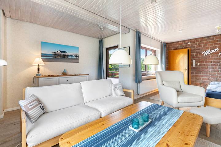 Entire apartment, Apartment 'Gode Tied' with Private Terrace, Balcony and Wi-Fi in Wesseln, Heide and surroundings
