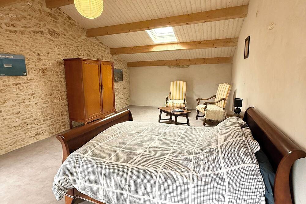 Grande maison ,  pour grande famille ou voyage entre amis, à15 km de l'océan in Trizay, Région de Saintes