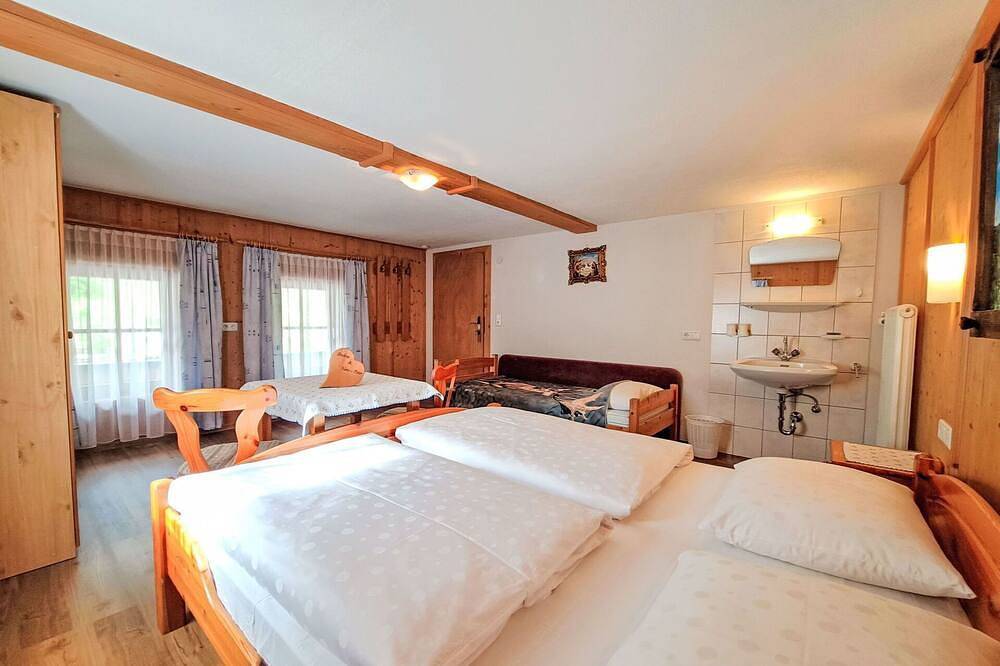 Gezellig appartement in vakantiehuis voor 12 personen met Wifi, Tv, patio en panorama in Hainzenberg, Zillertaler Alpen