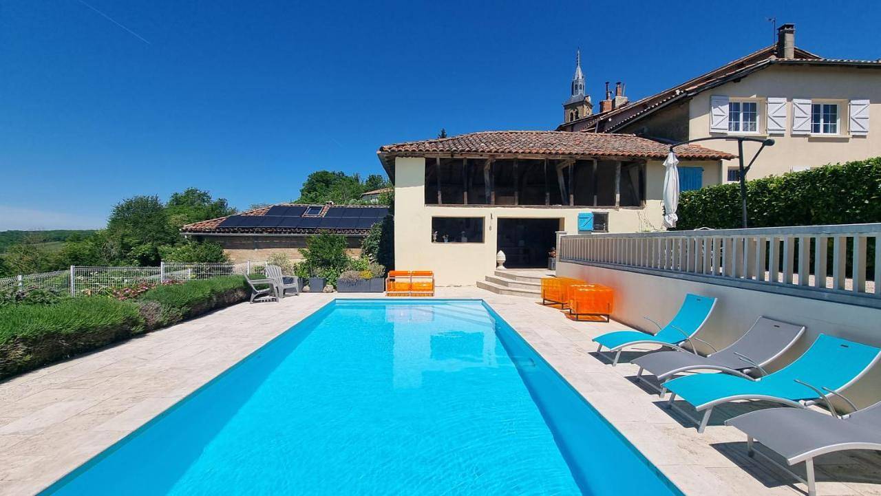 Maison avec grange & piscine vue sur les Pyrénées in Puymaurin, Haute-Garonne