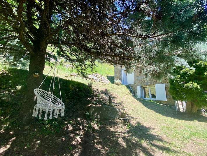 Location de vacances pour 6 personnes, avec Terrasse ainsi que Jardin et Vue à Rochepaule - 2