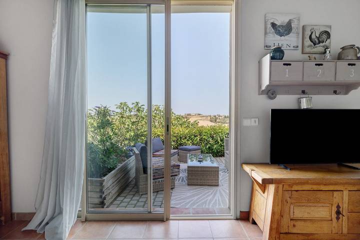 Holiday Home with Private Pool, Terrace, Stunning View, and Wi-Fi in Sainte-Camelle, Carcassonne region