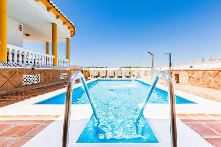 Villa für 12 Personen, mit Balkon und Garten - 1
