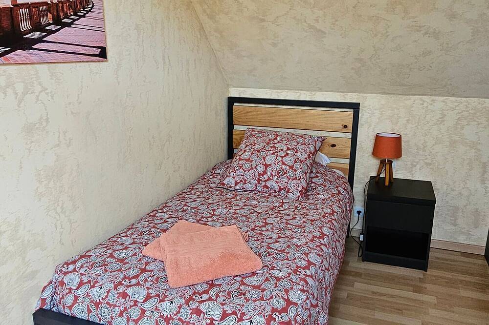 Gîte de charme 12 personnes près du Mans avec piscine chauffée in Changé, Sarthe