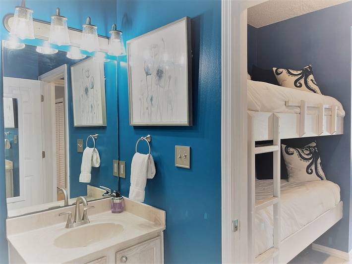 Vacation rental for 6 people, with balcony and pool, with pets in Okaloosa Island