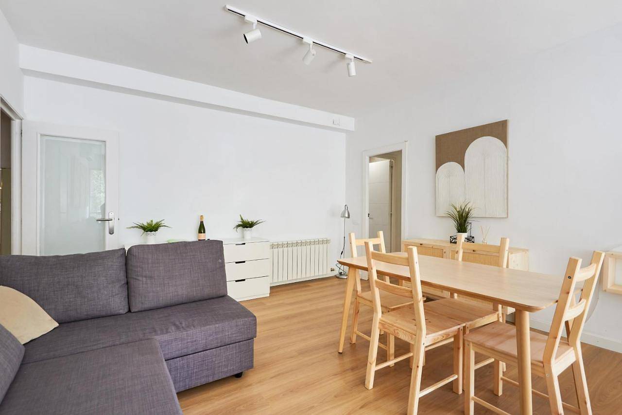 Ganze Wohnung, Three-Bedroom Apartment with Balcony in Barcelona, Barcelonès