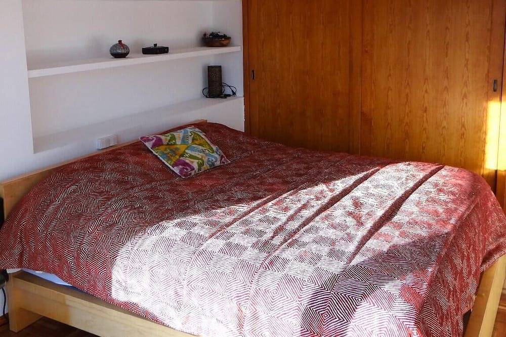 Entire apartment, Puigcerdà Viii - Three Bedroom Apartment, Sleeps 7 in Puigcerdà, Catalan Pyrenees