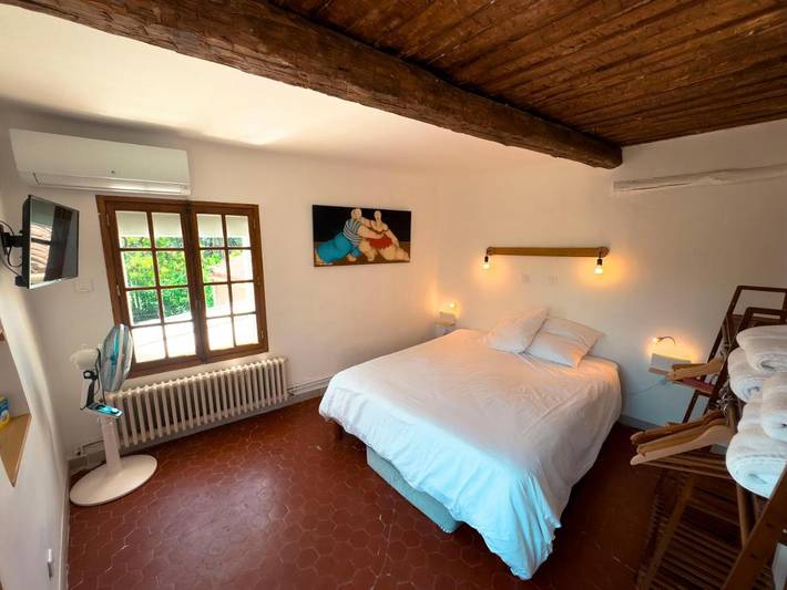 Gîte pour 4 personnes, avec vue ainsi que piscine et jardin, animaux acceptés dans Circuit Paul-Ricard - 2