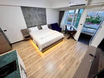 Gîte pour 2 personnes, avec balcon ainsi que vue et piscine à Pattaya