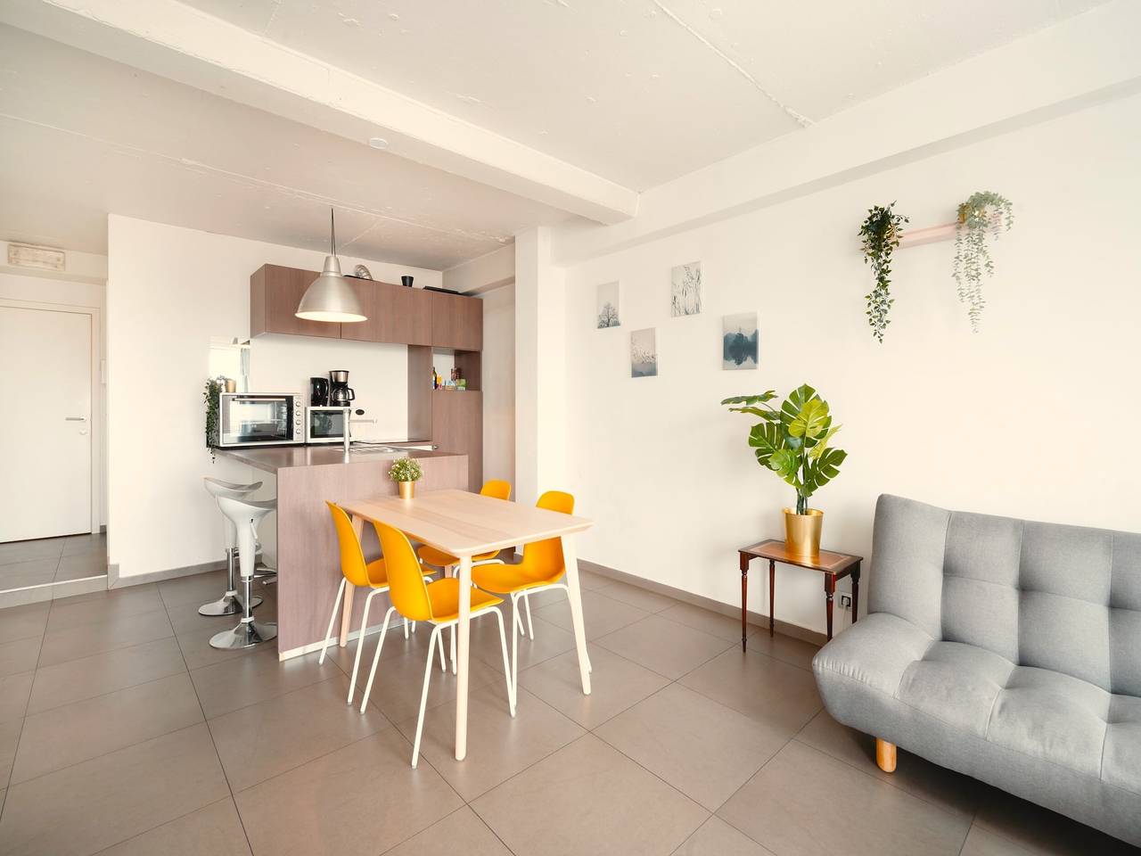 Entire apartment, Centrally Located Antwerp Stay for 10 in Antwerp, Antwerp region
