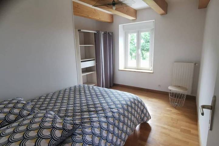 Location de vacances pour 8 personnes, avec terrasse et jardin à Vains - 3