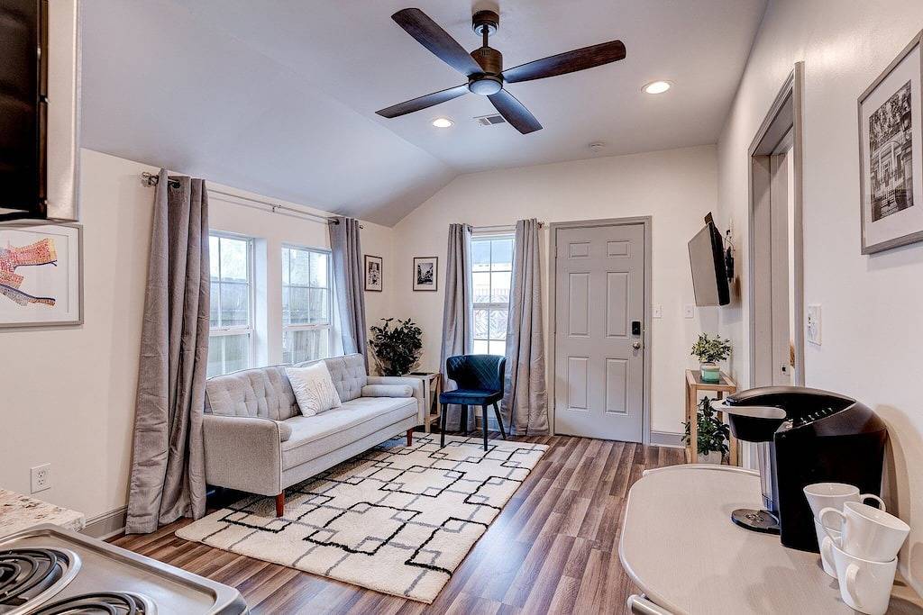 Stylish 1 Br,1Ba Home Steps From Freret St in Uptown, New Orleans