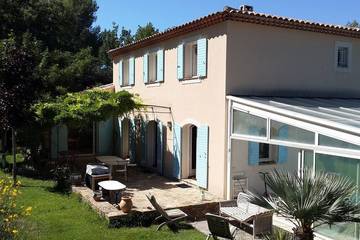 Location de vacances pour 8 personnes, avec balcon et jardin à Fuveau