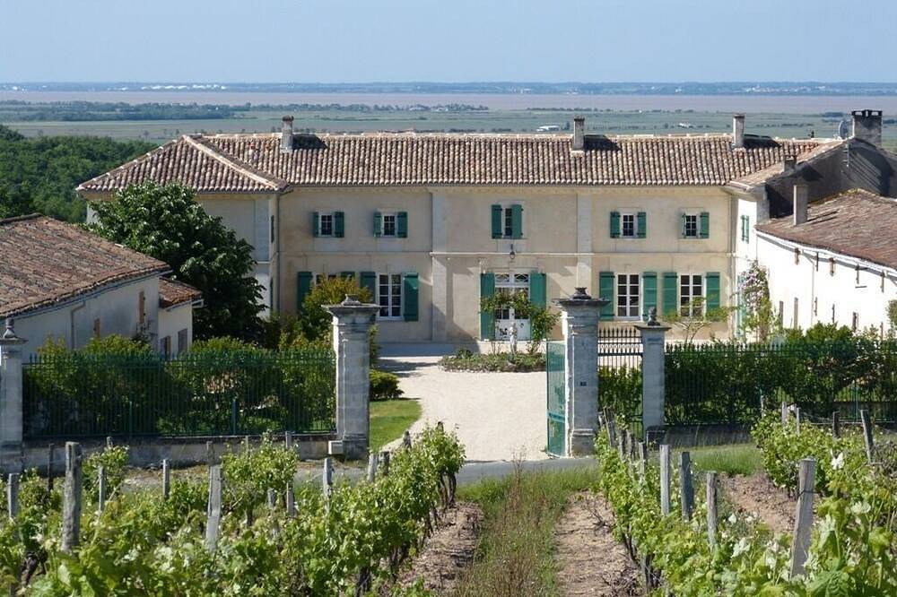 Chambre double à l'étage avec vue sur l'Estuaire et le jardin in Saint-Thomas-de-Conac, Région de Jonzac