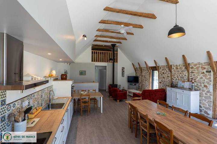Location de vacances pour 6 personnes, avec jardin et terrasse à Sénergues - 2
