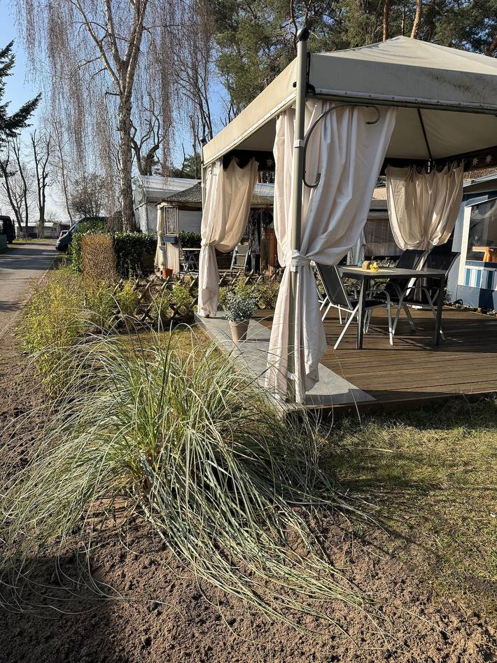 Wohnwagen für 4 Personen, mit Seeblick und Garten, mit Haustier in Brandenburg an der Havel - 3