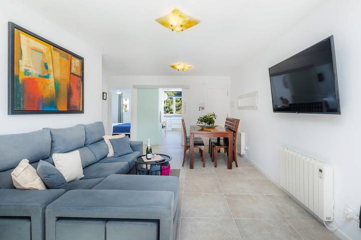Ganze Wohnung, Apartment "La Pergola" mit Wlan, Klimaanlage, Terrasse und Garten in Font de sa Cala, Capdepera
