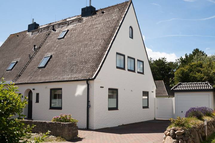 Diese Doppelhaushälfte wurde komplett in 2020 neu renoviert. in Hörnum, Sylt