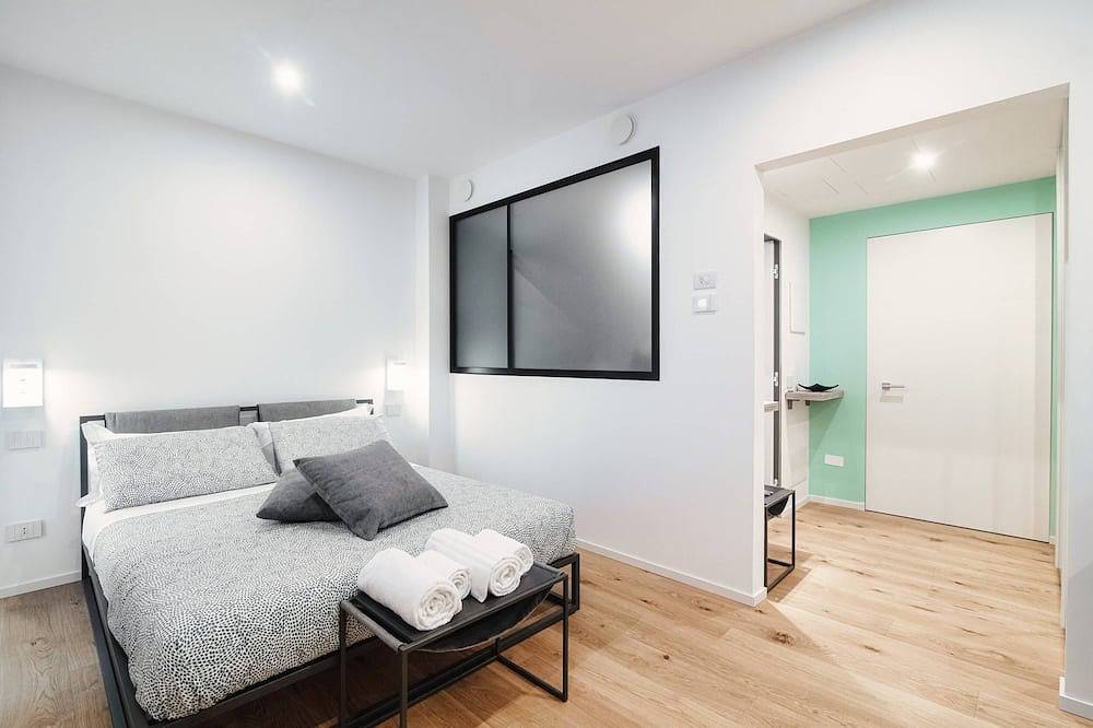 New studio apartment located in the former Cressoni Theater in the heart of Como.  in Como, Lago de Como