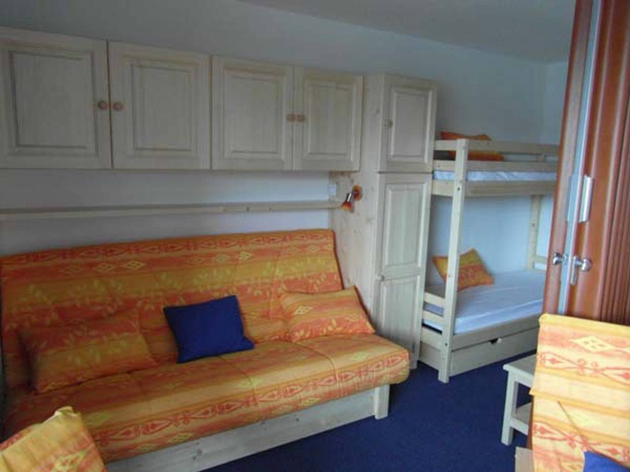 Entire apartment, 2-room apartment in village center, near slopes, 6 pers in Le Praz de Lys, Taninges