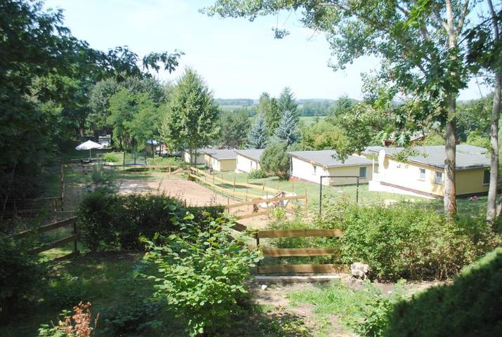 Bungalow für 4 Personen, mit Terrasse und Garten