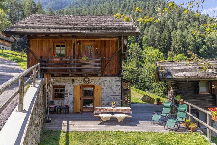 Chalet per 5 persone, con Balcone e Terrazza nonché Giardino e Panorama in Val di Sole