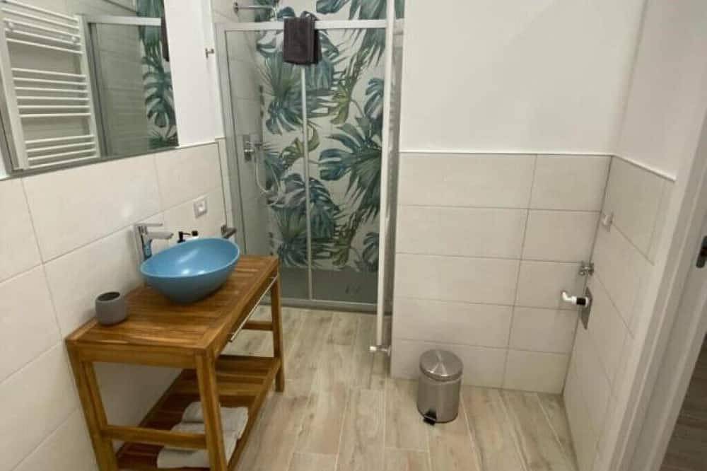 Apartamento entero, The House in the Alley Room 3 in Casale Monferrato (Town), Casale Monferrato