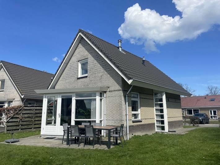 Bungalow für 6 Personen, mit Balkon/Terrasse und Terrasse sowie Sauna in Medemblik