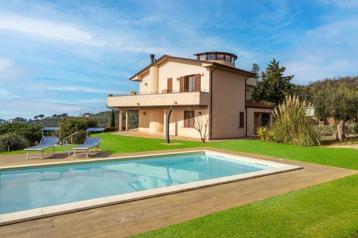 Chalet para 6 personas, con jardín y piscina además de balcón y vistas al lago - 1