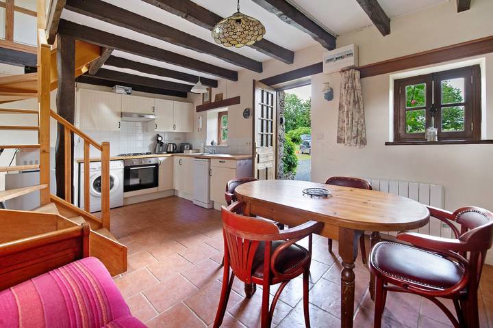Gîte Le Petit Promenant: terraço privado, jardim e Wi-Fi em La Bazoque in Saint-Hubert-des-Biards, Bayeux (Região)