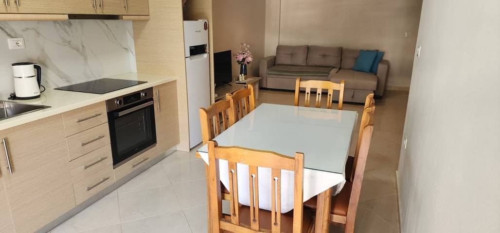 Appartamento per 5 persone, con balcone a Saranda