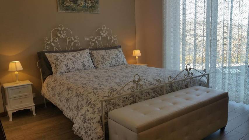 Privatzimmer für 2 Personen, mit Terrasse und Garten sowie Pool und Ausblick