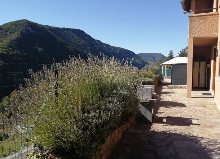 Gîte pour 5 personnes, avec terrasse dans Le Rozier