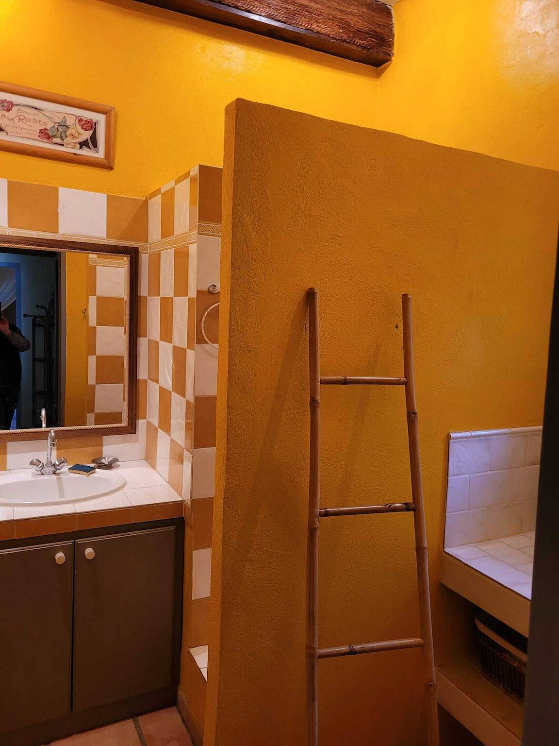 Appartement entier, Appartement lumineux à Arles avec piscine partagée in Albaron, Arles