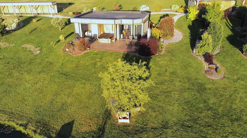 Gîte pour 4 personnes, avec jardin ainsi que jacuzzi et terrasse