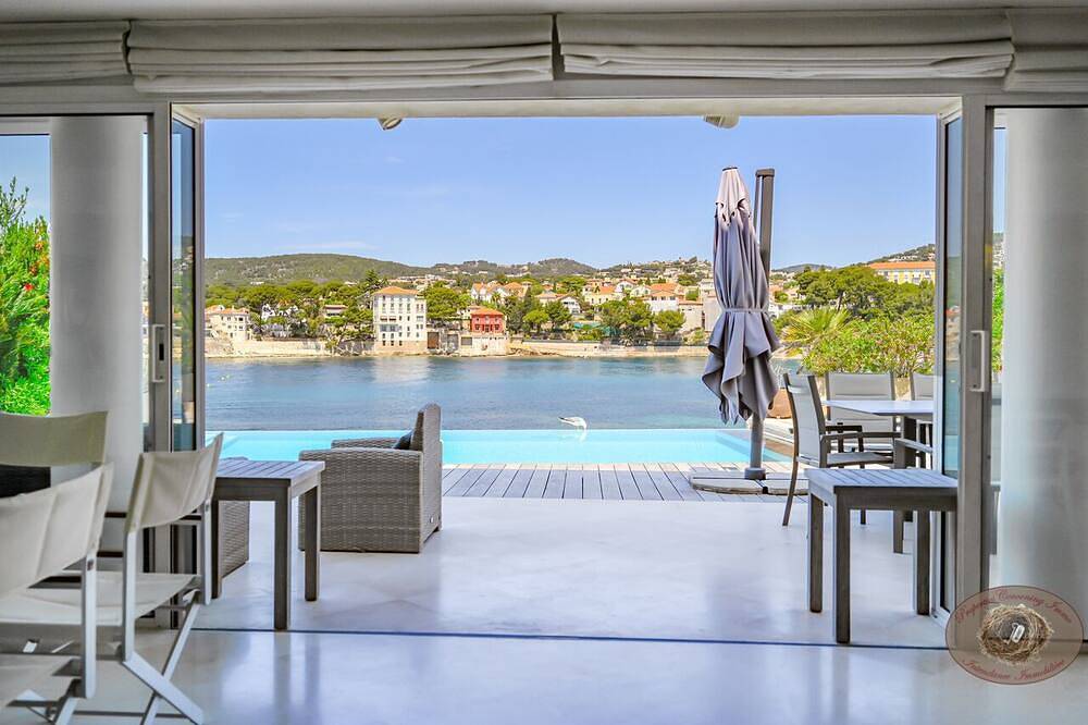 Exceptionnelle Villa de standing, les pieds dans l'eau sur la plage de Renecros in Bandol, Côte méditerranéenne (France)