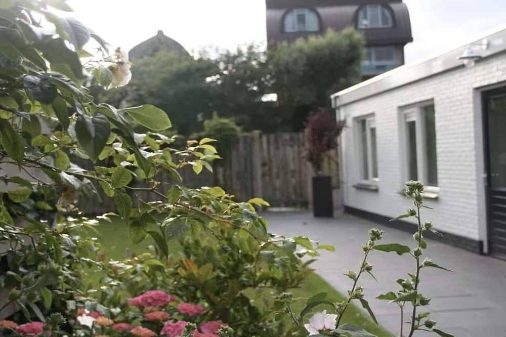 Zonnige oevers van Huisduinen in Den Helder, Nederlandse Noordzeekust