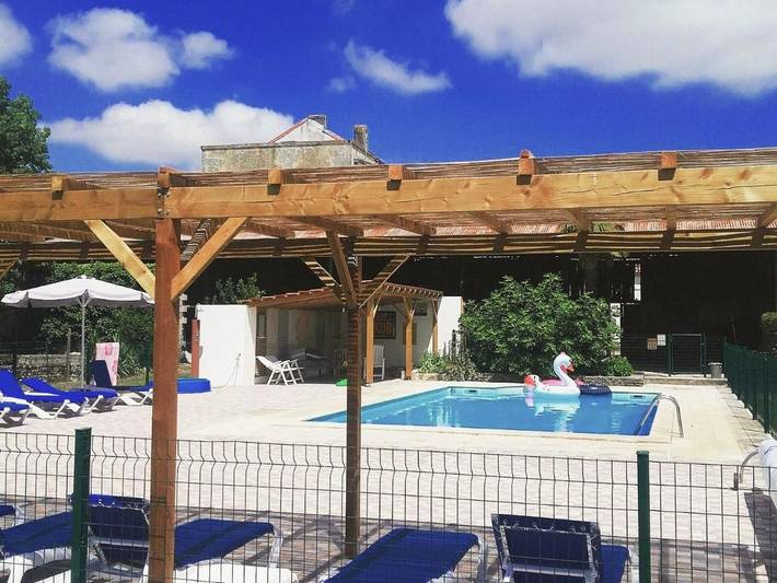 Maison d’hôte pour 13 personnes, avec piscine ainsi que jardin et vue, adapté aux familles en Charente-Maritime - 2