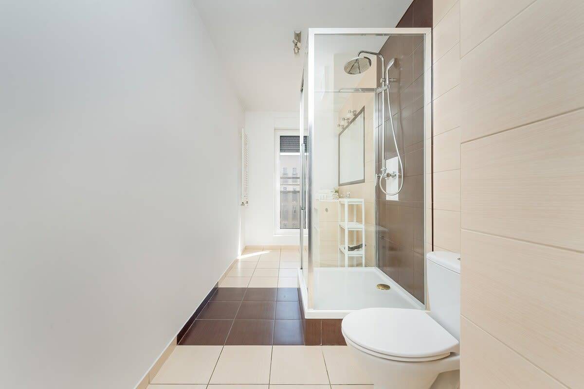 Entire apartment, Spacious Apartment with 2 Bedrooms | Balcony | Parking. in Wrocław, Lower Silesia