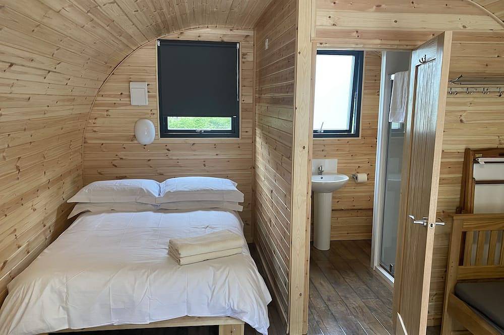 A glamping pod that sleeps 2 guests  in 1 bedroom in Brecon Beacons