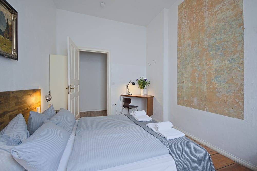Ganze Wohnung, Sanierte Altbauwohnung mit Wannenbad, separater Wohnküche und Waschmaschine in Moabit Berlin, Berlin
