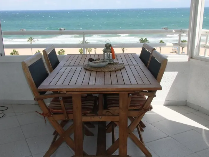Apartamento de vacaciones para 6 personas, con jardín además de vistas y piscina - 1