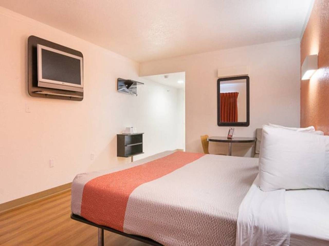 1 Cama King | Ns | Nevera in Tampa Bay