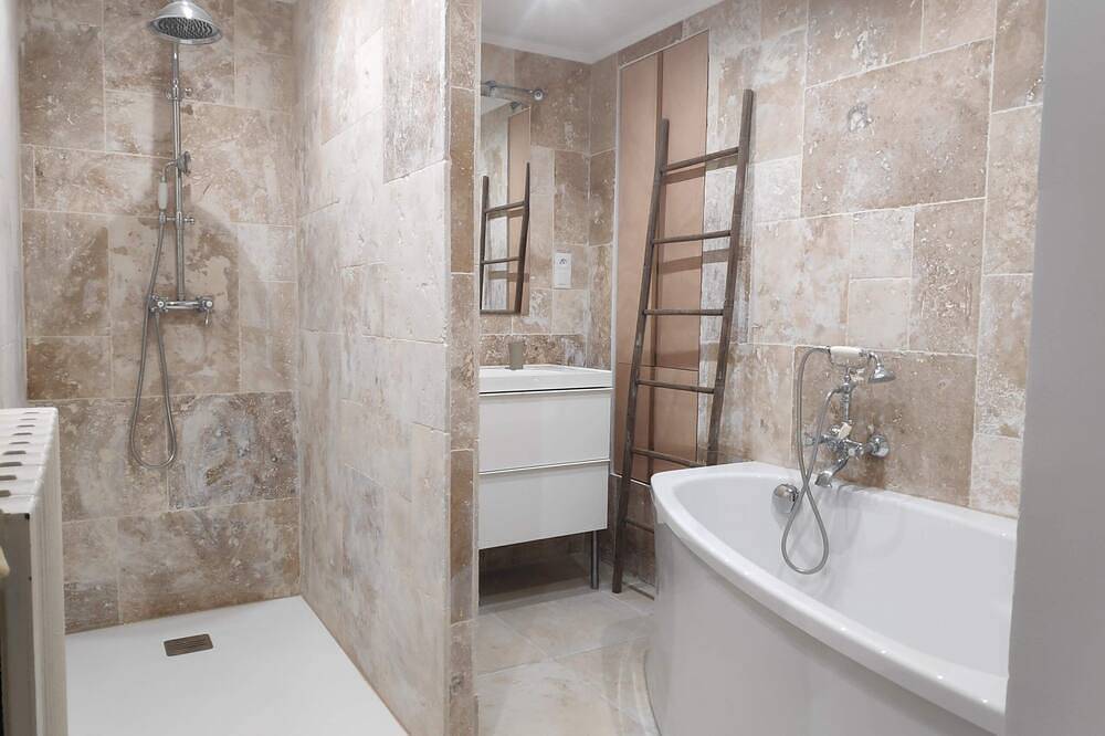 Schöne provenzalische Villa im Luberon mit privatem Pool für 12 Personen in Saignon, Regionaler Naturpark Luberon