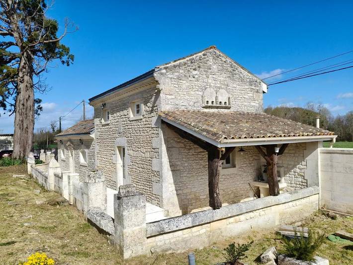 Location de vacances pour 4 personnes, avec terrasse, adapté aux familles à Saint-Genis-de-Saintonge