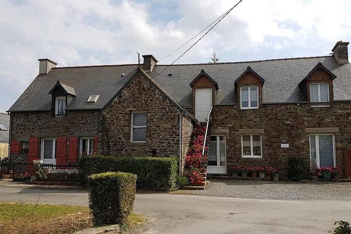 Gîte pour 4 personnes, avec jardin à Lillemer